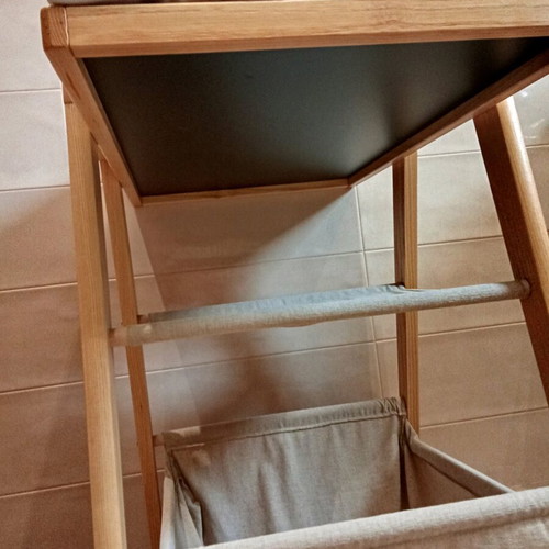 Hugs Kensington Natural changing table like new, large and convenient