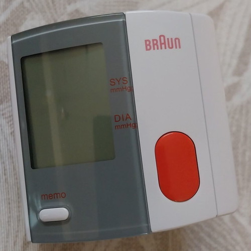 Braun wrist blood pressure monitor