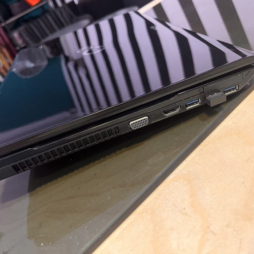 Laptop Fujitsu 15.3 inch like new, Intel Core i3, 8GB RAM, 256GB SSD