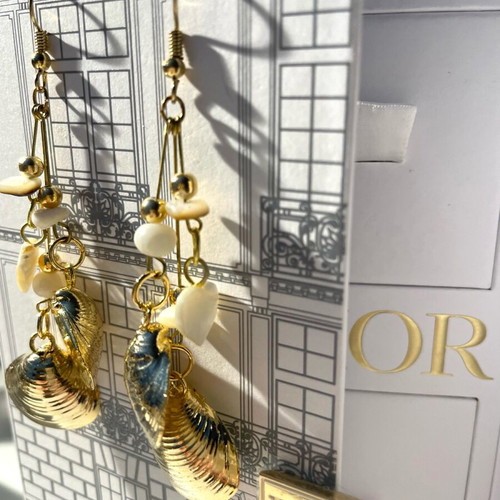 Dangling earrings shell design new, gold color