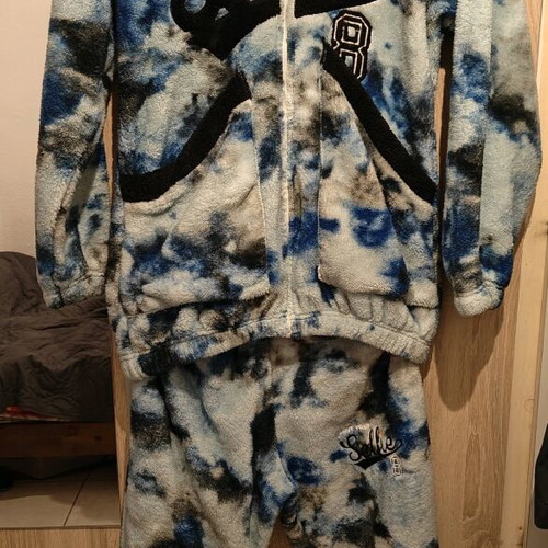Women's Flufy Fleece tracksuit set size Large/XL multicolor like new