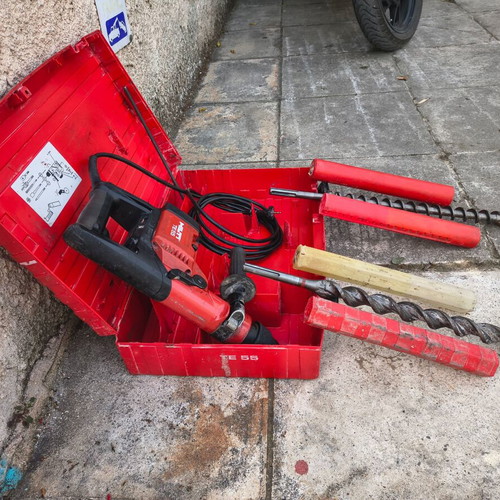 Hilti TE55 compressor used, rotary digging with two bits Φ/28