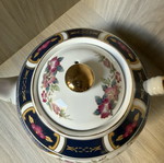 Porcelain teapot with strainer