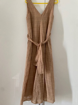 Zara μακρύ μπεζ φόρεμα μεταχειρισμένο με ζώνη, μέγεθος M