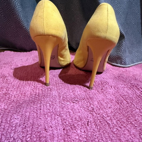 Yellow pumps like new, size 37