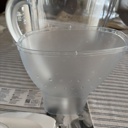 Brita Marella 2.4L water filter jug like new, white color