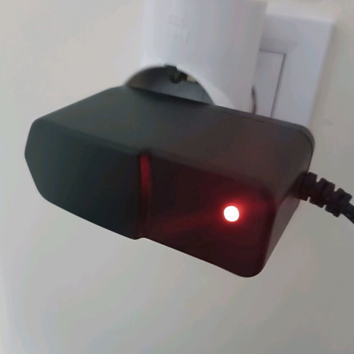 Transformer 220/5v used, 2000mAh with indicator light