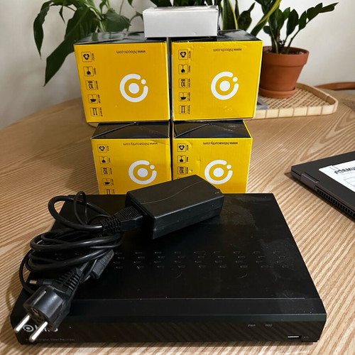 CCTV set new with 4 cameras and recorder without hard drive
