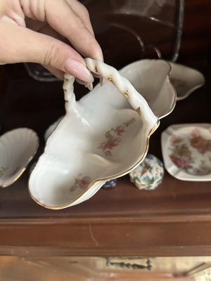Vintage decorative plate with handle