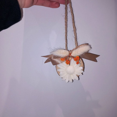 Handmade aromatic closet piece with natural wood trunk and white daisy