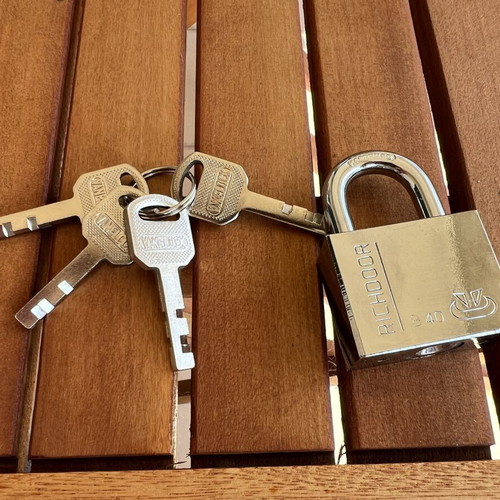 Richdoor B40 Padlock 40mm new with 4 Vane keys