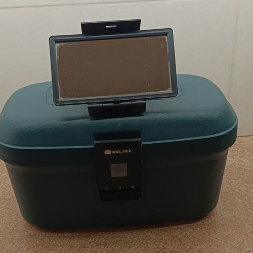 Delsey Vintage Hard Travel Beauty Case like new, petrol color