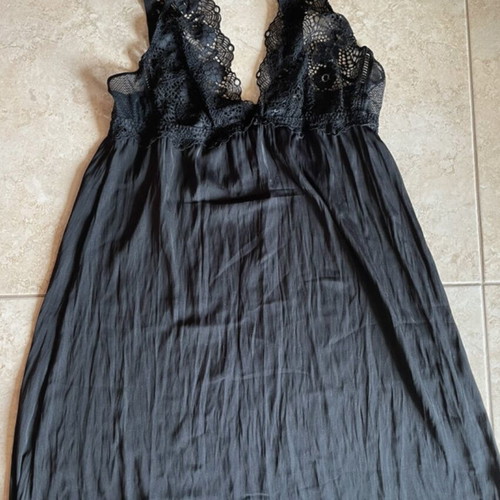 Woman’s nightwear Etam like new, size L, black