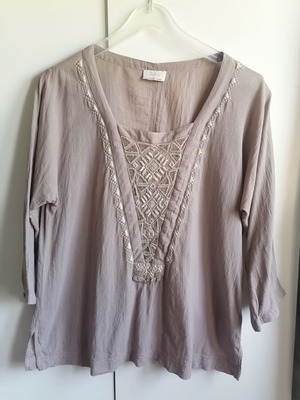 Wrap embroidered cotton blouse size M like new