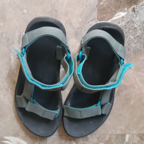 Teva sandals size 42 like new, multicolor