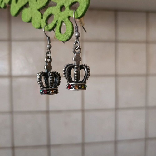 Women's earrings used