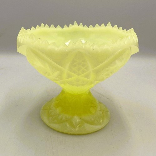 Vintage Fenton Custard Glass Bowl with Hobstar & Pinwheel Pattern like new