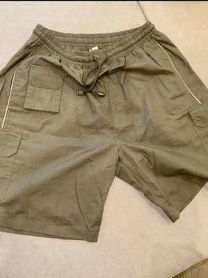 Σορτσάκι ανδρικό Λ σαν καινούργιο, πράσινο