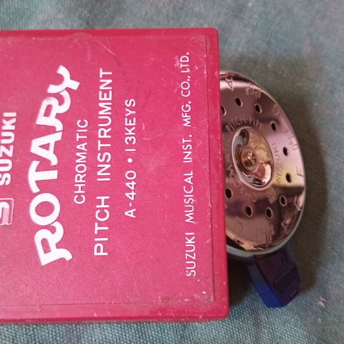Suzuki Rotary Chromatic Pitch Instrument like new, multi tones, tuner