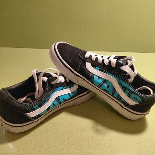 Vans YT Ward Glow sneakers size 34 like new, neon blue and black