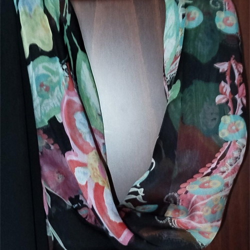 Desigual tunic like new with floral transparency and pink carnation
