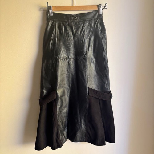 Leather skirt small size like new, black