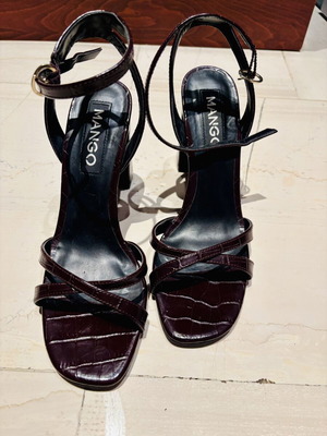 Mango strappy heels like new, burgundy croco texture
