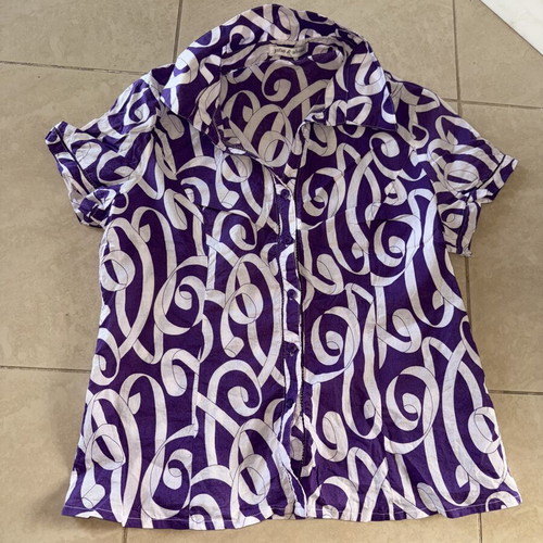 Shirt size M, white and purple