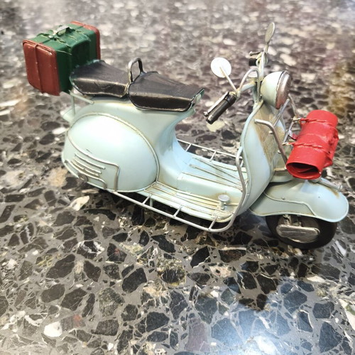 Metal vintage Vespa decorative model, like new, 27x18cm