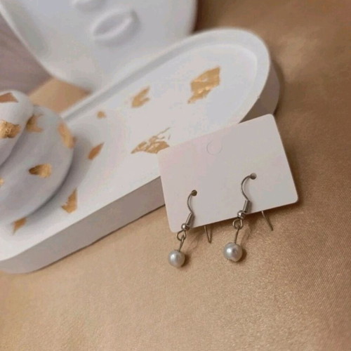Dangling earrings new with white pearl and silver color