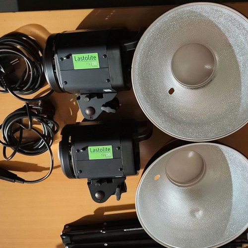 Portable Studio Lighting Kit Manfrotto, Lastolite, Bowens backpack like new