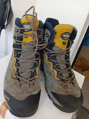 Meindl Minnesota Pro GTX hiking boots, grey and orange