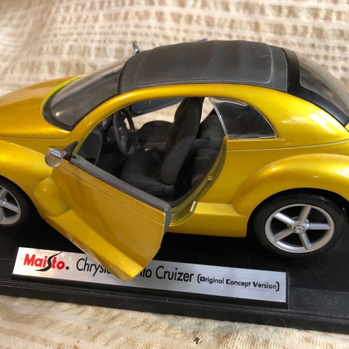 Maisto Chrysler Pronto Cruizer 1:18 original concept version collectible car like new