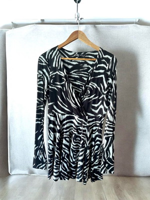 Animal print Zara mini dress new, size M