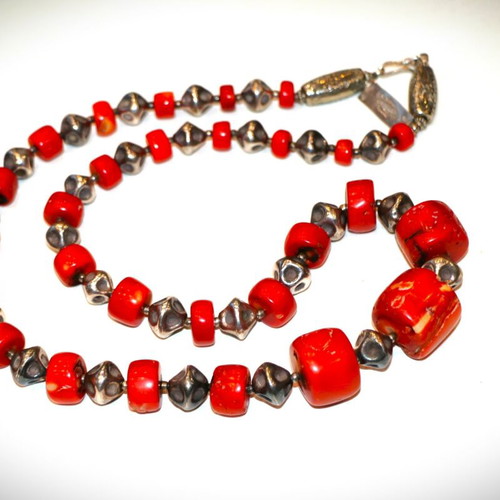 Long necklace with genuine red coral and sterling silver 925 new