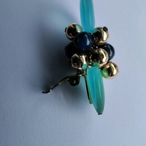 Button earrings used in gold and turquoise color