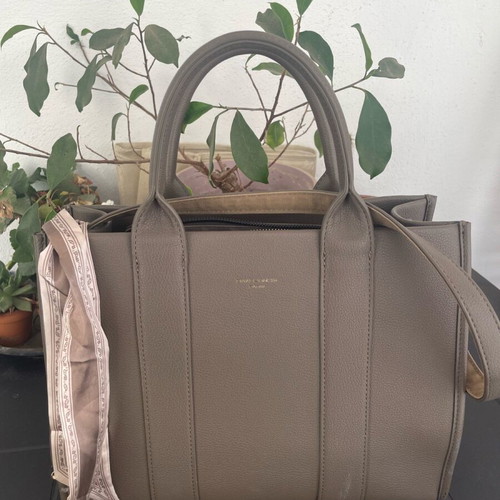 David Jones shoulder bag used with inner pockets and base supports