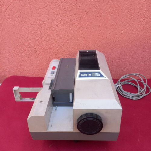 Projector Japan used, lamp needs replacement