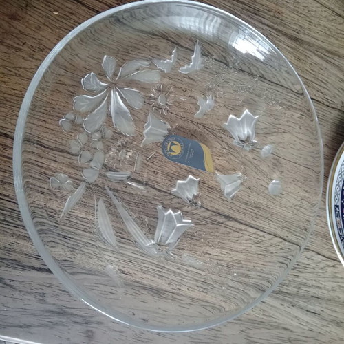 Glass serving platter like new