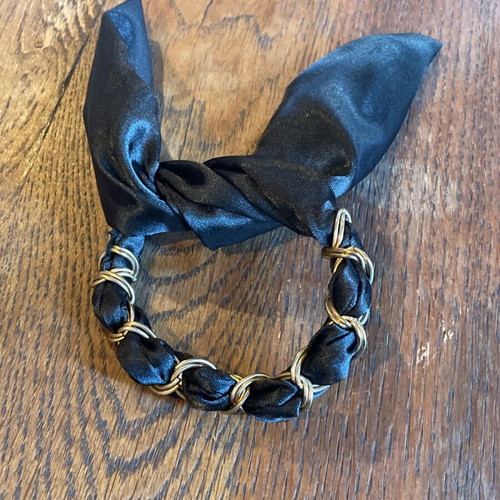 Hair accessory used for impressive braids, bracelet style