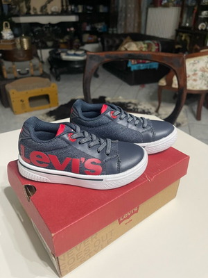 Съвсем нови детски обувки Levi's номер 24