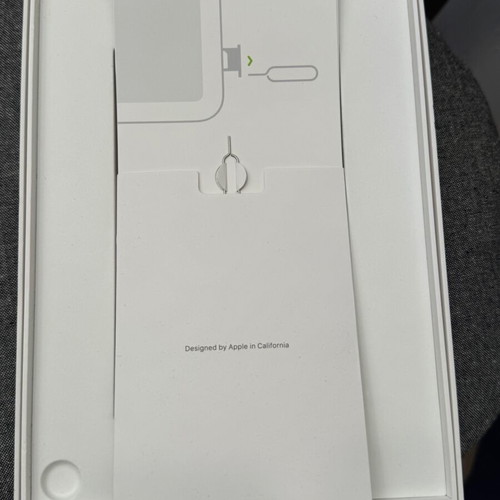 Apple iPad Air 4th Gen 64GB WiFi and Cellular Like New with Case