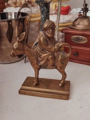 Brass decorative tabletop item like new, heavy