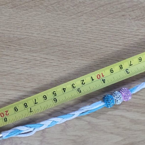 Bracelet with synthetic cords and charms used, magnetic clasp