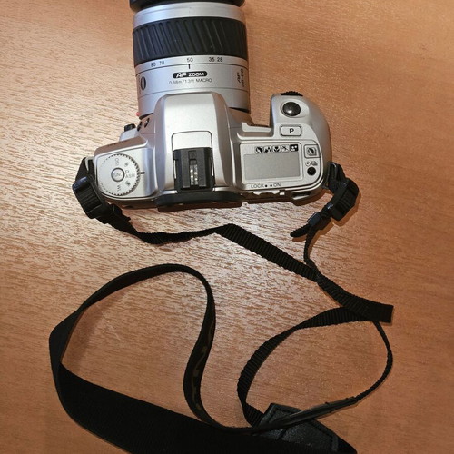Minolta Dynax 404si analog SLR camera with Minolta AF 28-80mm lens