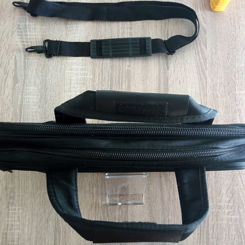 Yuan Cheng black hand shoulder bag like new, 40x30 cm