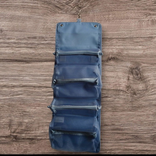 The Body Shop hanging toiletry bag like new