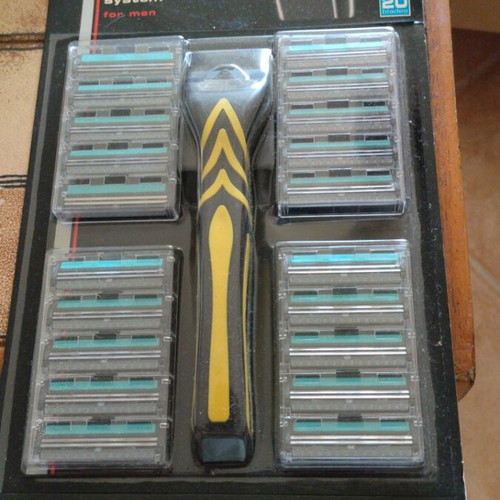 Gibellini shaving set with handle and 20 twin blade refills, new