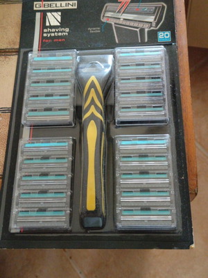 Gibellini shaving set with handle and 20 twin blade refills, new