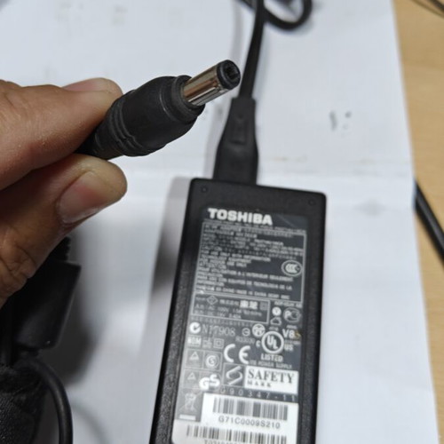 Toshiba Original Power Adapter 19V 3.42A 65W used